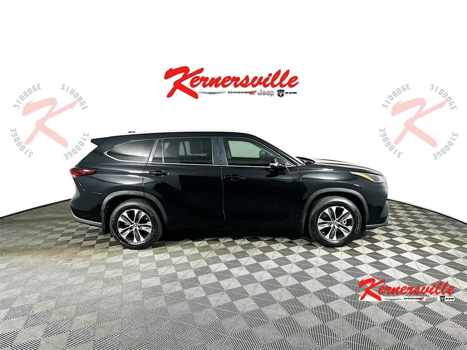 2025 Toyota Highlander - Image 8 of 21
