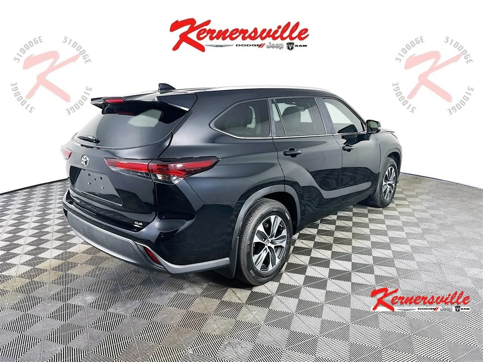 2025 Toyota Highlander - Image 7 of 21