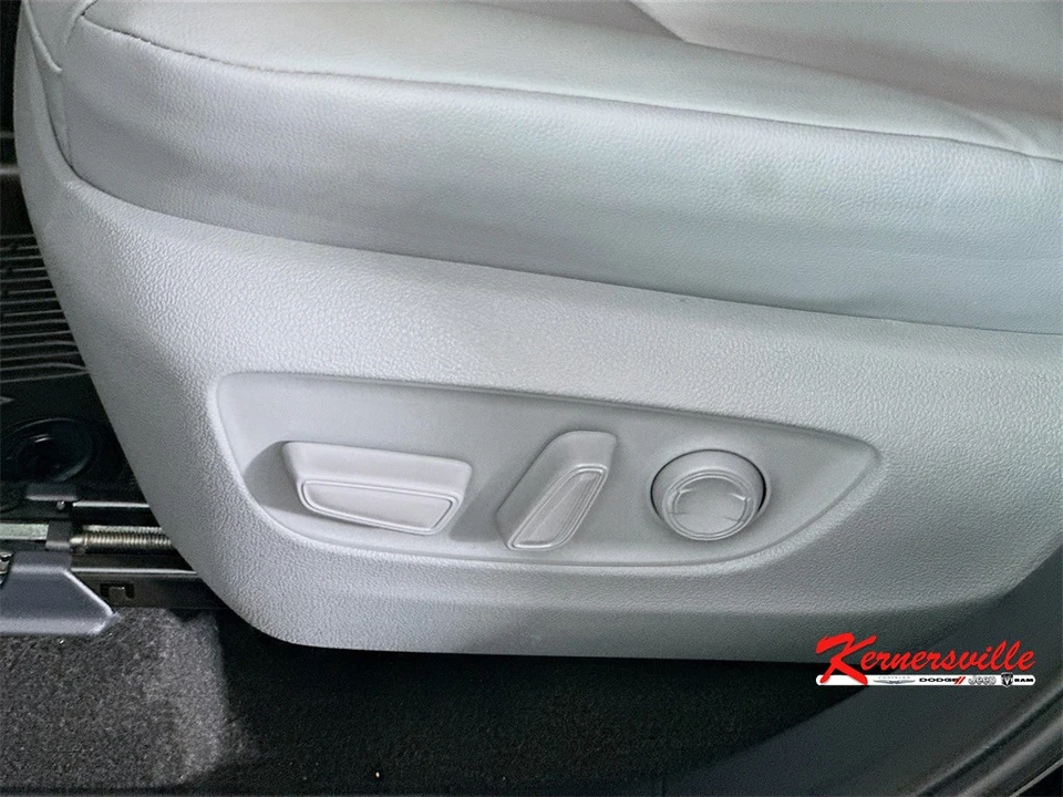 2025 Toyota Highlander - Image 21 of 21