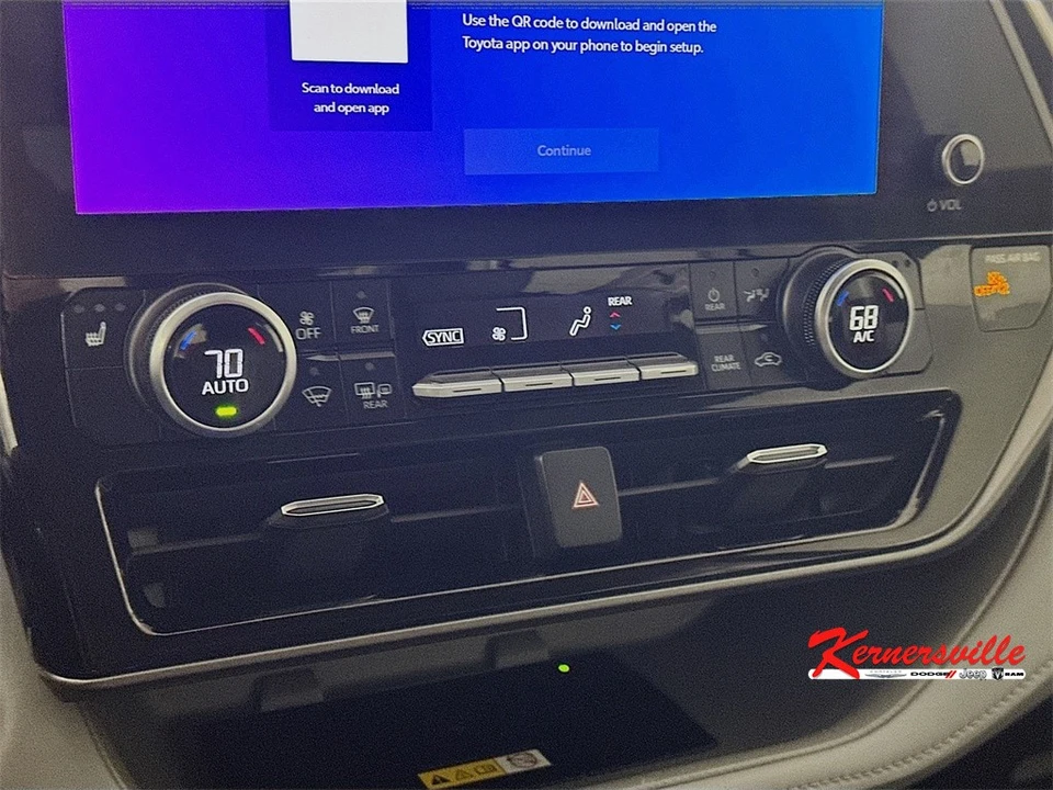 2025 Toyota Highlander - Image 18 of 21