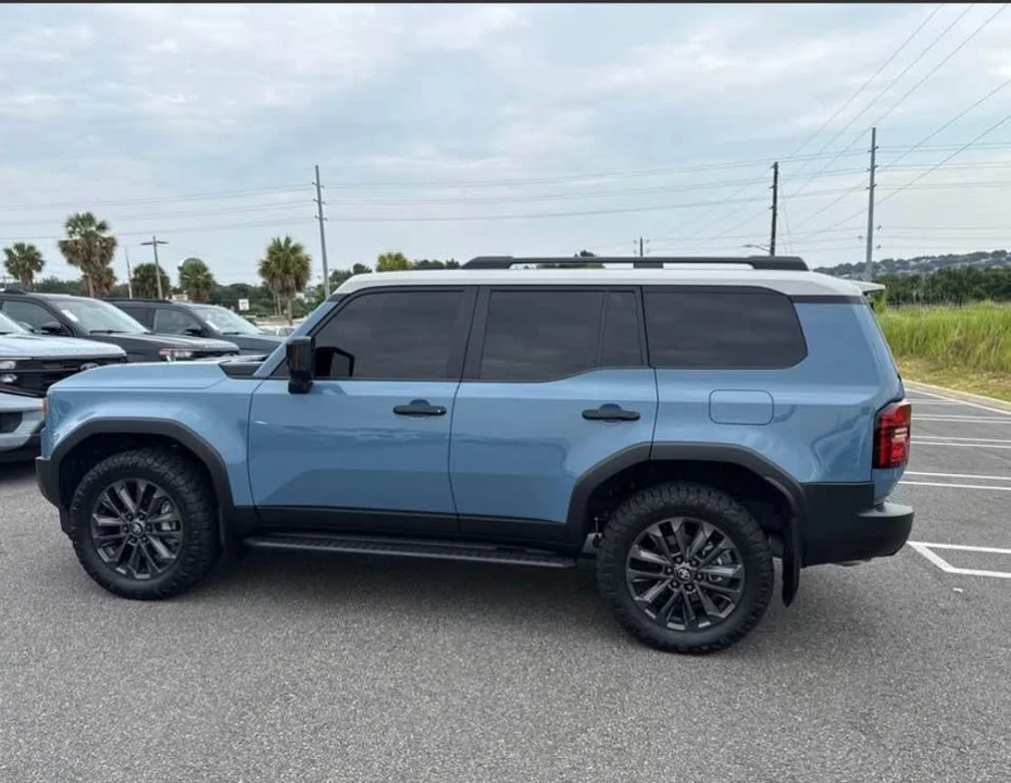 2025 Toyota J250 Land Cruiser Prado - Image 2 of 9