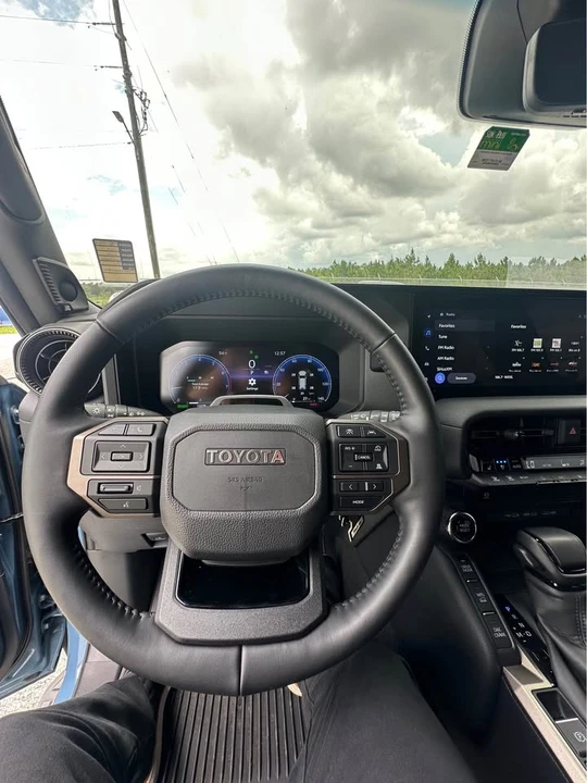 2025 Toyota J250 Land Cruiser Prado - Image 7 of 9