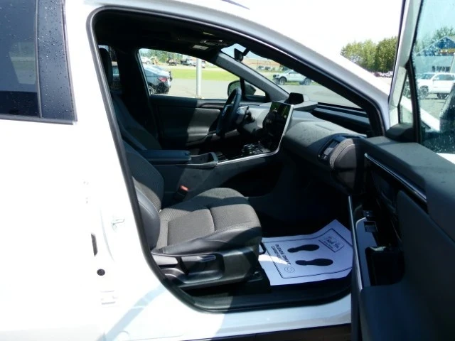 2025 Toyota - Image 11 of 17