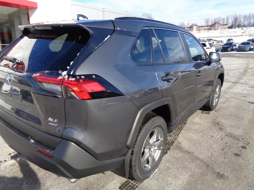 2025 Toyota RAV4 5th Gen - Image 4 of 21