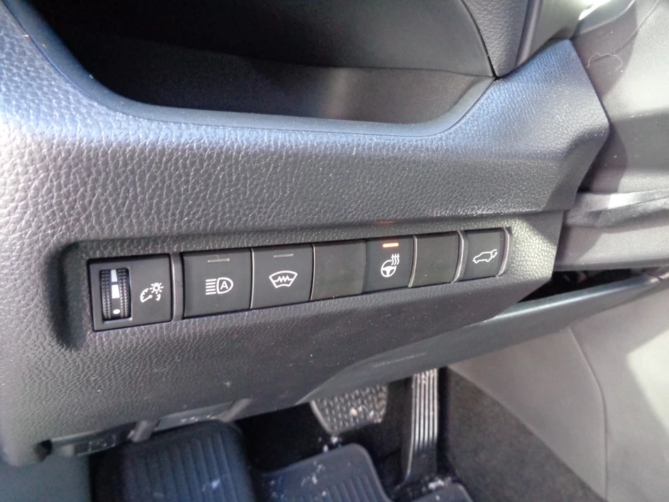 2025 Toyota RAV4 5th Gen - Image 13 of 21