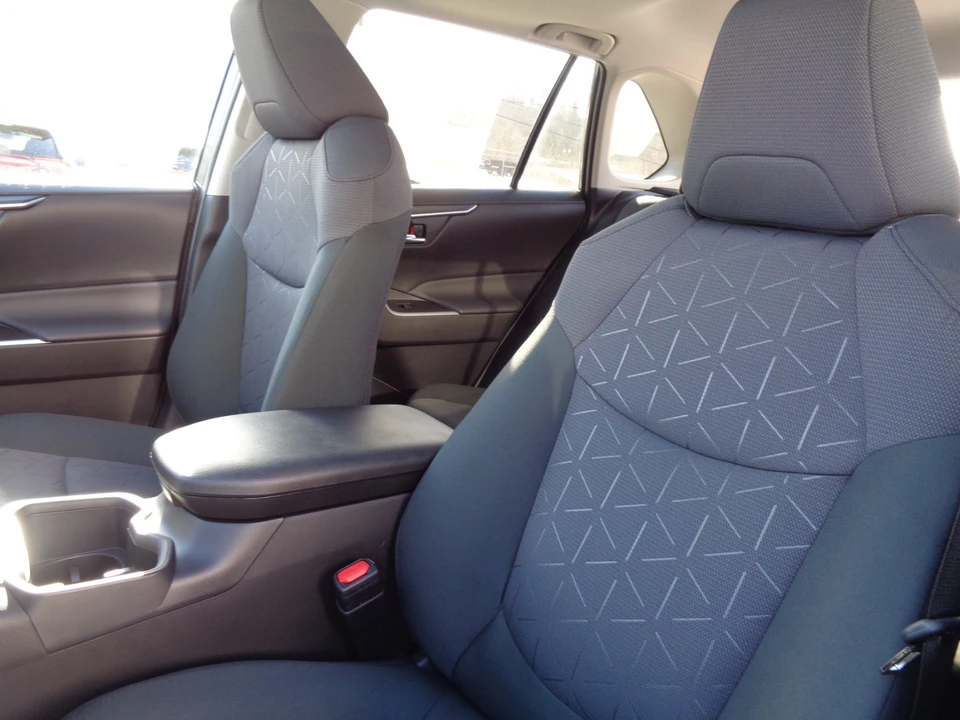 2025 Toyota RAV4 5th Gen - Image 14 of 21