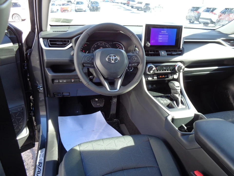 2025 Toyota RAV4 5th Gen - Image 17 of 21