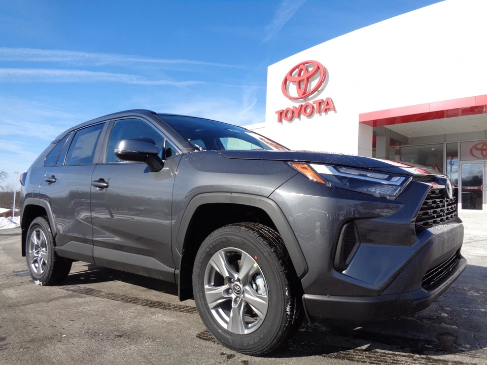 2025 Toyota RAV4 5th Gen - Image 2 of 21