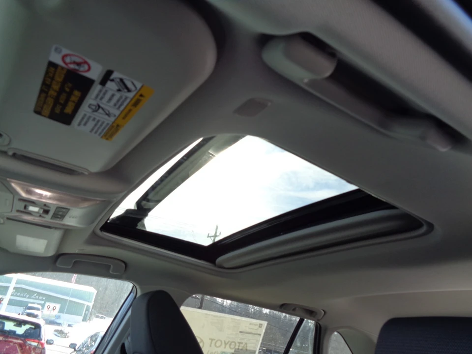 2025 Toyota RAV4 5th Gen - Image 15 of 21
