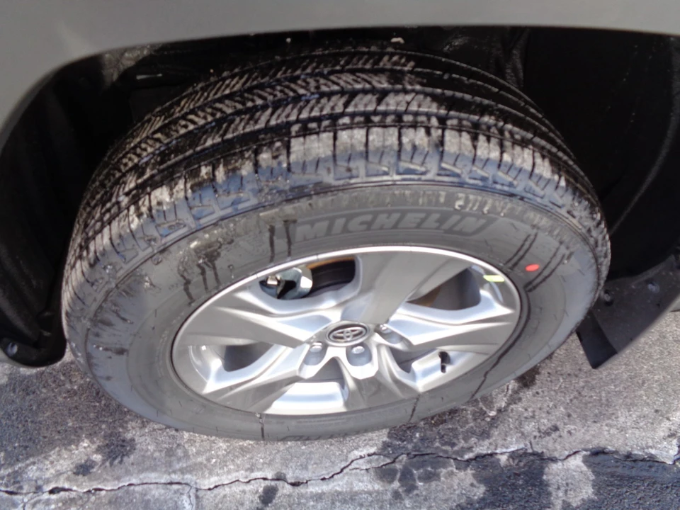 2025 Toyota RAV4 5th Gen - Image 10 of 21