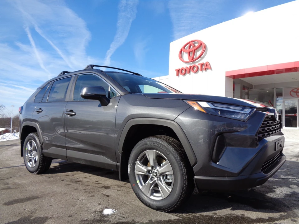 2025 Toyota RAV4 5th Gen - Image 2 of 21