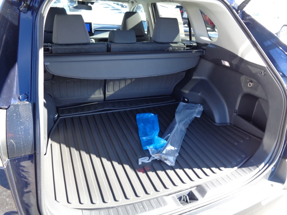 2025 Toyota RAV4 5th Gen - Image 18 of 21