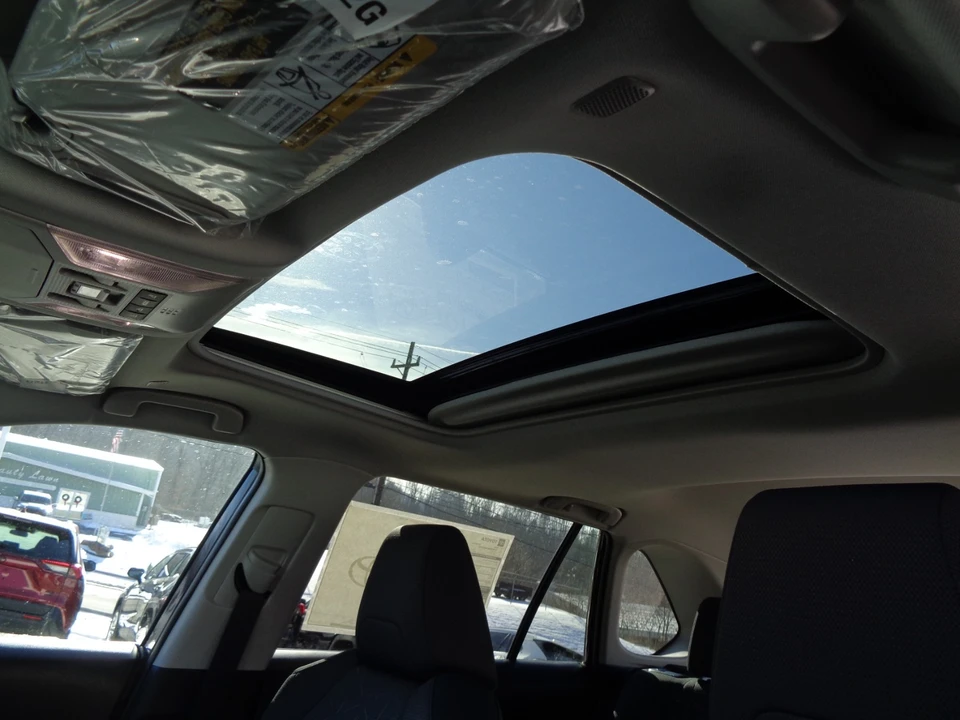 2025 Toyota RAV4 5th Gen - Image 15 of 21