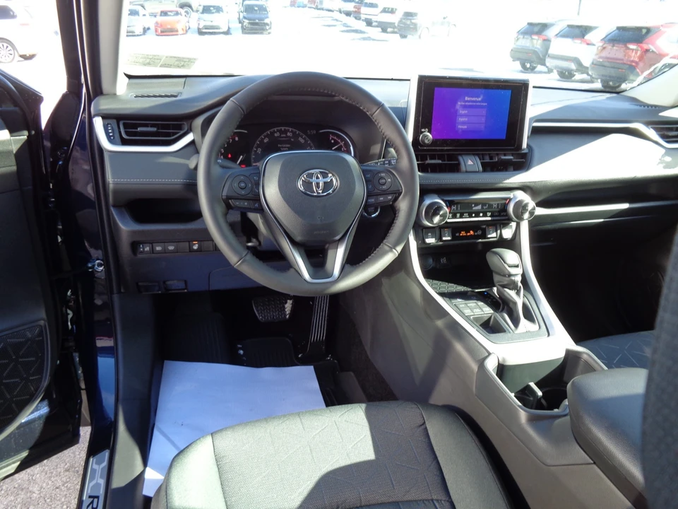 2025 Toyota RAV4 5th Gen - Image 17 of 21