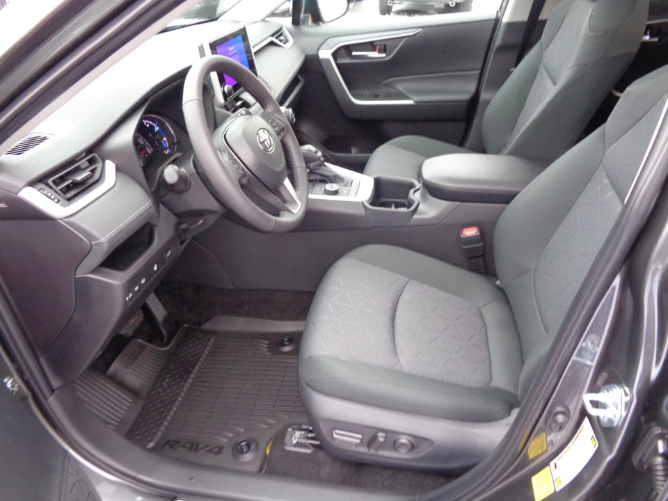 2025 Toyota RAV4 5th Gen - Image 12 of 21
