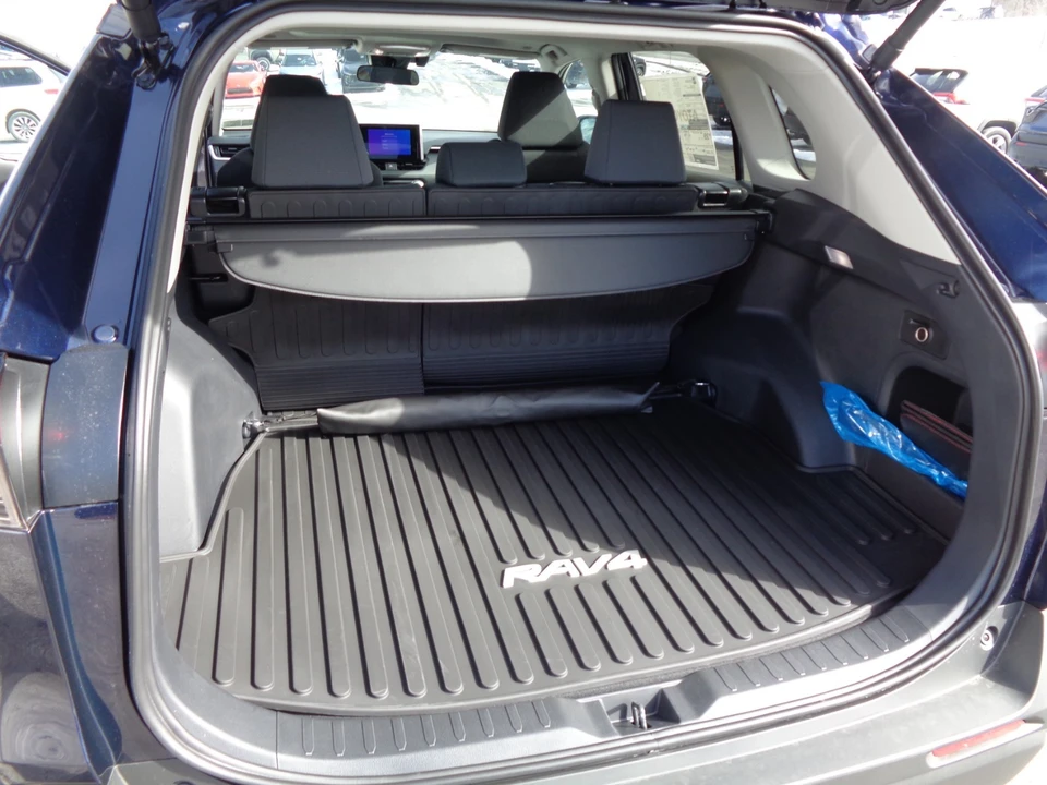 2025 Toyota RAV4 5th Gen - Image 17 of 21