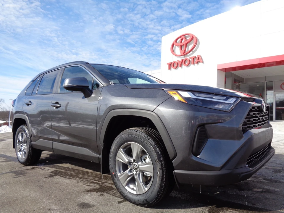 2025 Toyota RAV4 5th Gen - Image 2 of 21