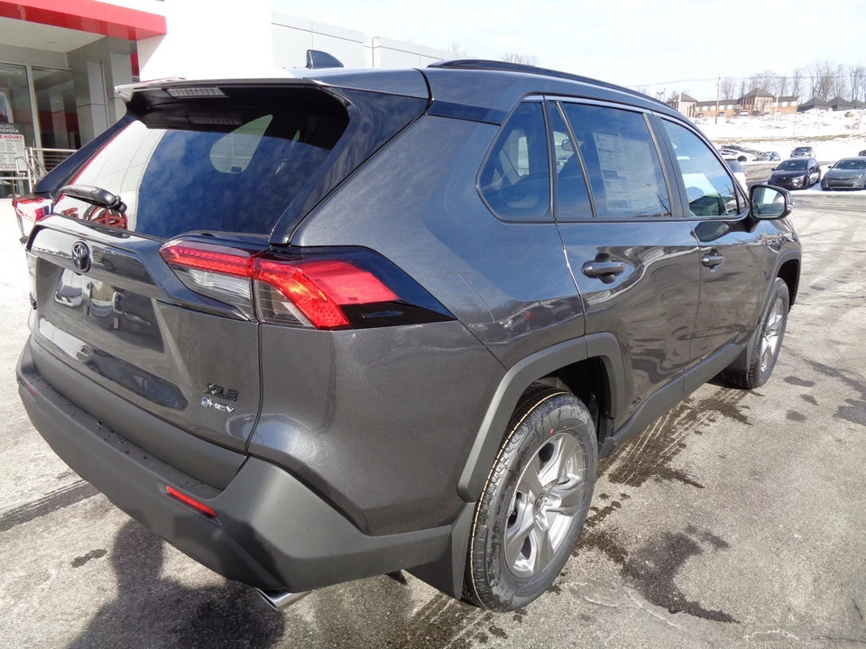 2025 Toyota RAV4 5th Gen - Image 4 of 21