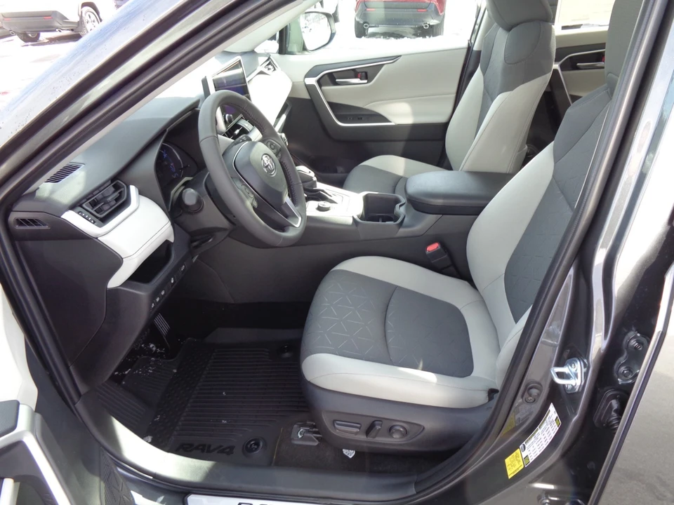 2025 Toyota RAV4 5th Gen - Image 13 of 21