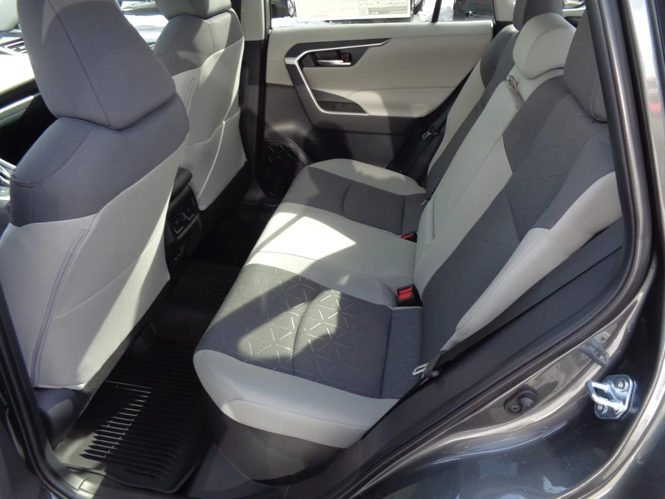 2025 Toyota RAV4 5th Gen - Image 16 of 21