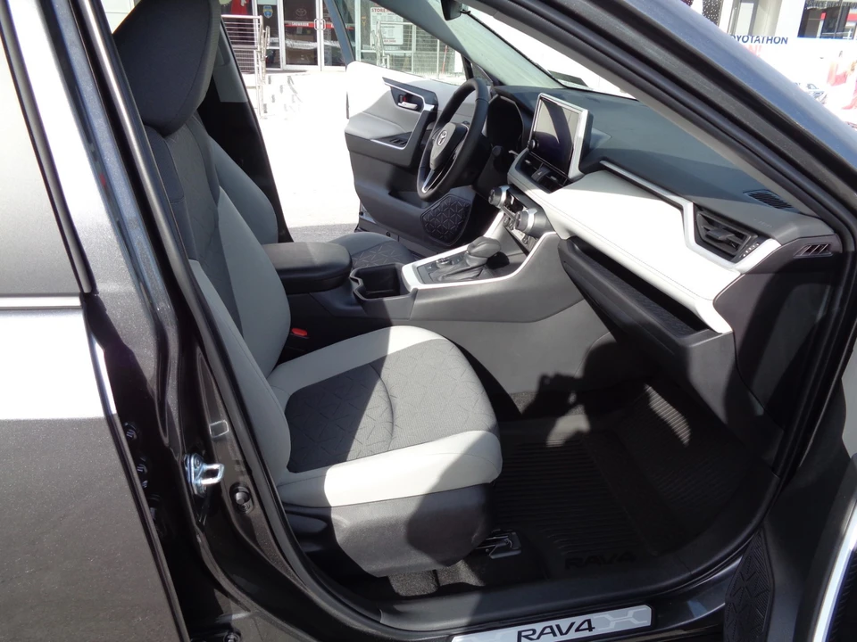2025 Toyota RAV4 5th Gen - Image 20 of 21