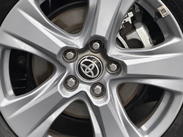 2025 Toyota RAV4 5th Gen - Image 17 of 21