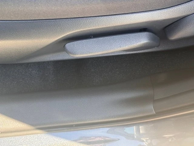 2025 Toyota RAV4 5th Gen - Image 18 of 21