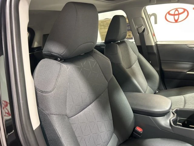 2025 Toyota RAV4 5th Gen - Image 12 of 20