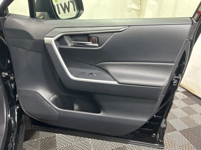 2025 Toyota RAV4 5th Gen - Image 9 of 20