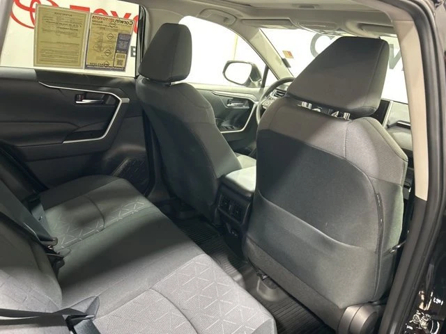 2025 Toyota RAV4 5th Gen - Image 15 of 20