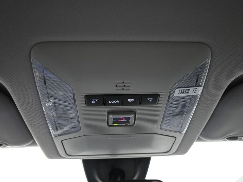 2025 Toyota RAV4 5th Gen - Image 17 of 21