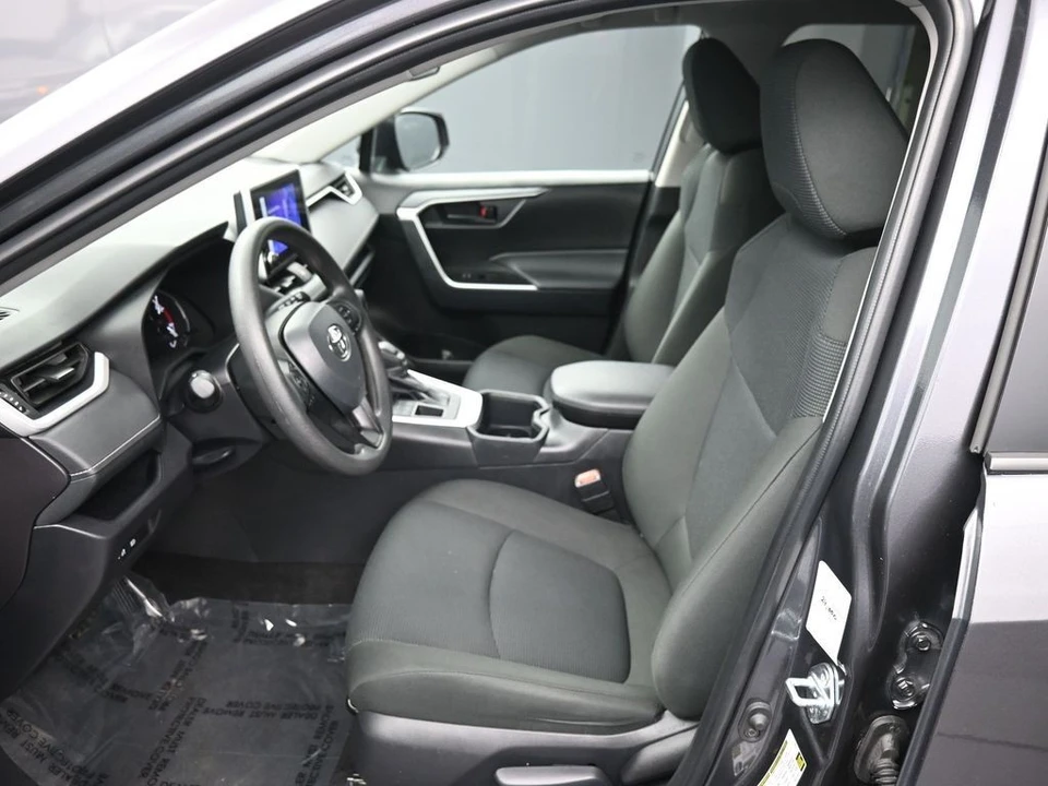 2025 Toyota RAV4 5th Gen - Image 18 of 21