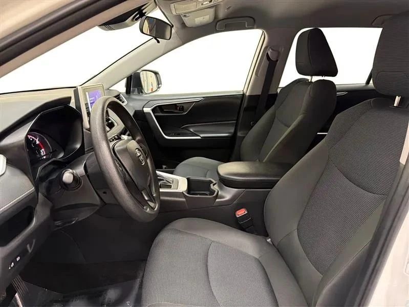 2025 Toyota RAV4 5th Gen - Image 9 of 12