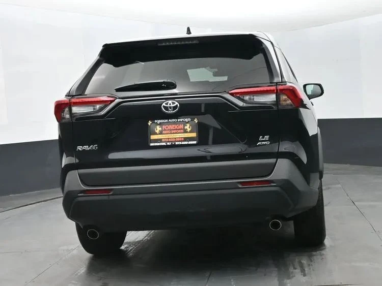 2025 Toyota RAV4 5th Gen - Image 8 of 12