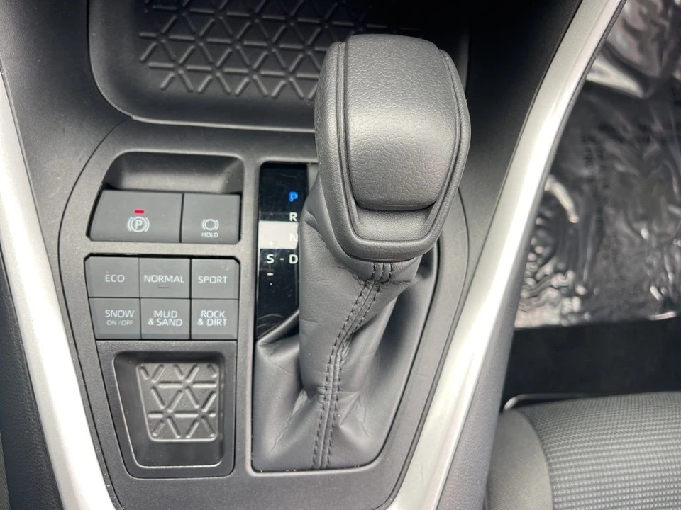 2025 Toyota RAV4 5th Gen - Image 18 of 21