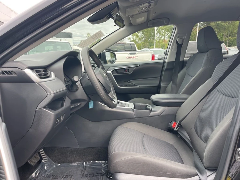2025 Toyota RAV4 5th Gen - Image 8 of 12