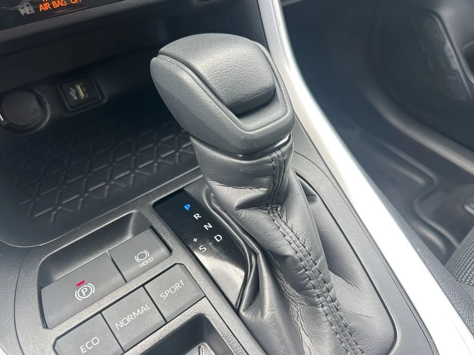 2025 Toyota RAV4 5th Gen - Image 15 of 21