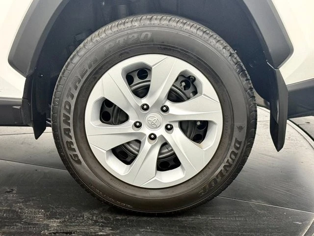 2025 Toyota RAV4 5th Gen - Image 14 of 21