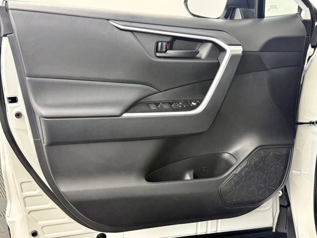2025 Toyota RAV4 5th Gen - Image 17 of 21