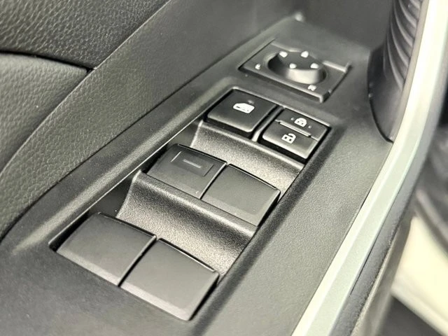 2025 Toyota RAV4 5th Gen - Image 18 of 21