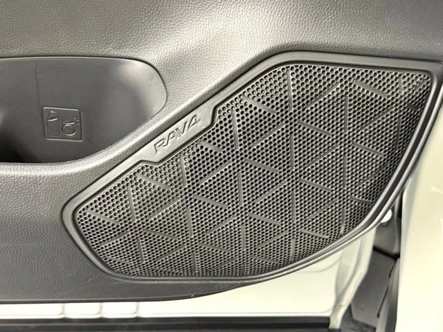 2025 Toyota RAV4 5th Gen - Image 19 of 21