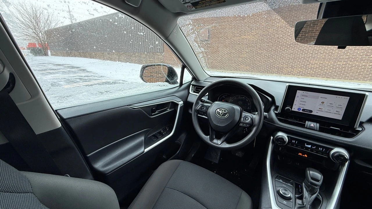 2025 Toyota RAV4 5th Gen - Image 12 of 21