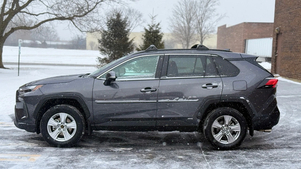 2025 Toyota RAV4 5th Gen - Image 4 of 21