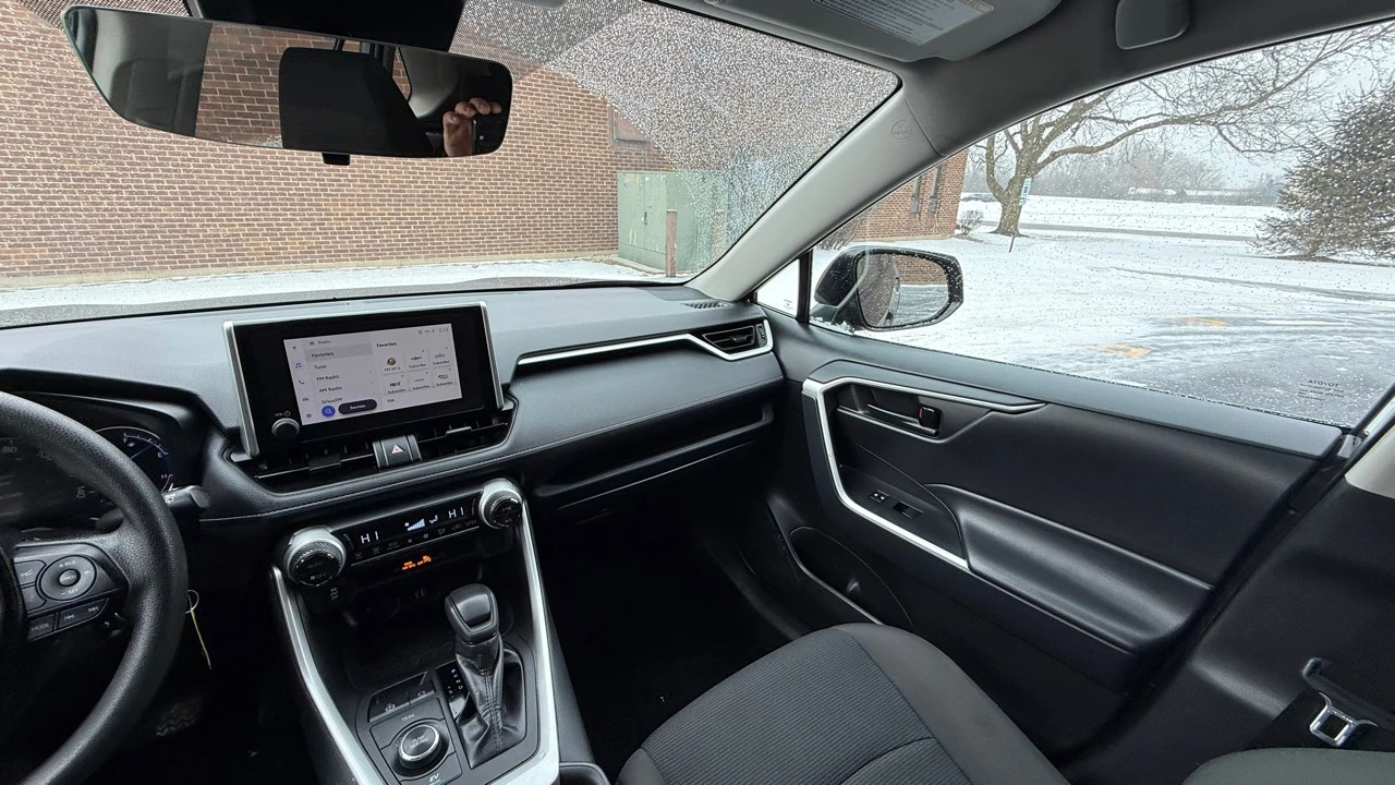 2025 Toyota RAV4 5th Gen - Image 18 of 21
