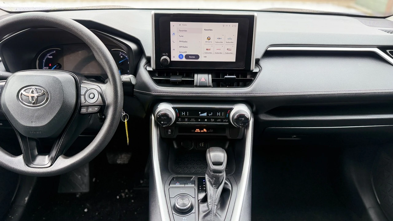 2025 Toyota RAV4 5th Gen - Image 16 of 21