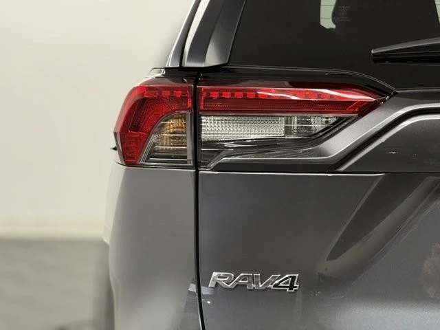 2025 Toyota RAV4 5th Gen - Image 9 of 12