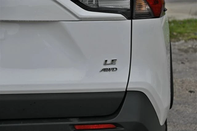 2025 Toyota RAV4 5th Gen - Image 8 of 17