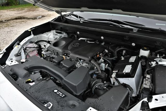 2025 Toyota RAV4 5th Gen - Image 16 of 17