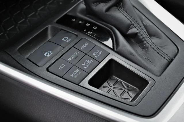 2025 Toyota RAV4 5th Gen - Image 10 of 17