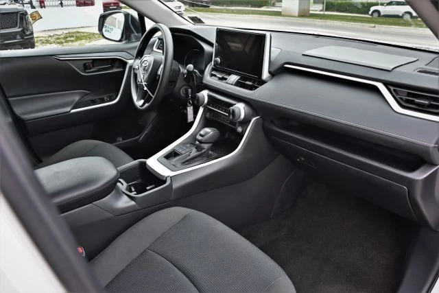 2025 Toyota RAV4 5th Gen - Image 13 of 17